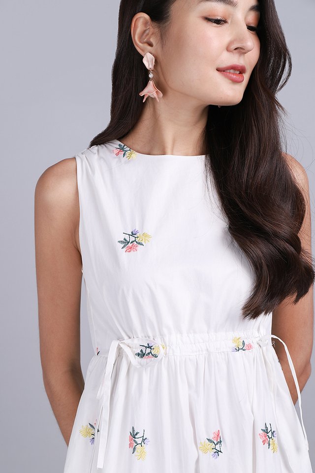 Belladonna Dress In White Florals