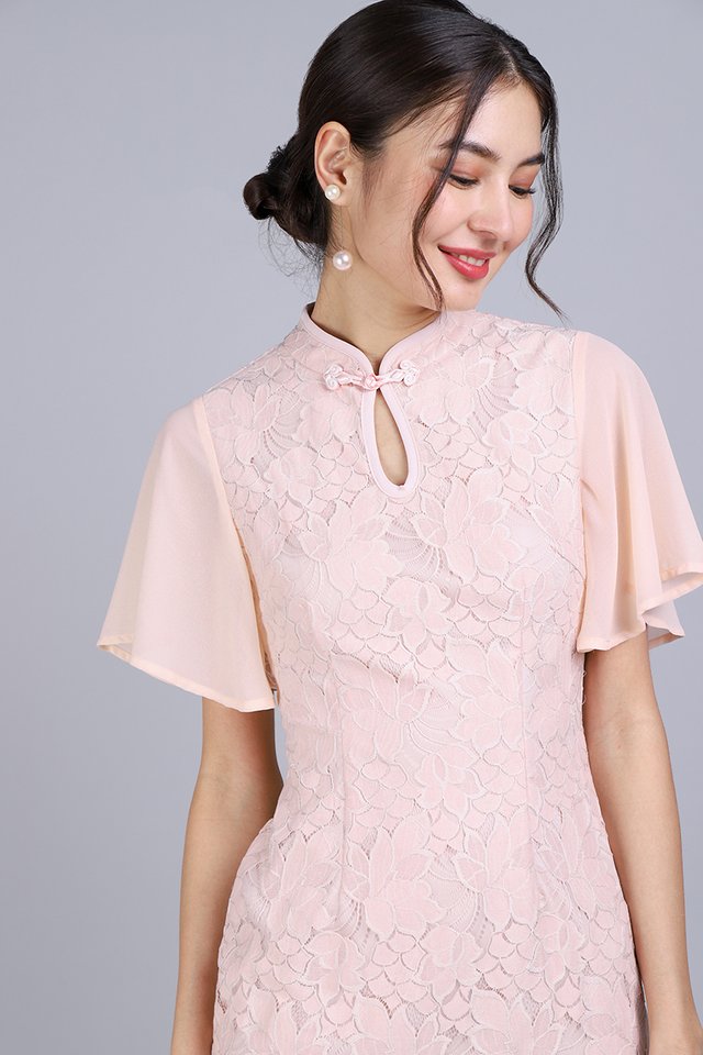 Lace Finesse Cheongsam Dress In Blush Pink